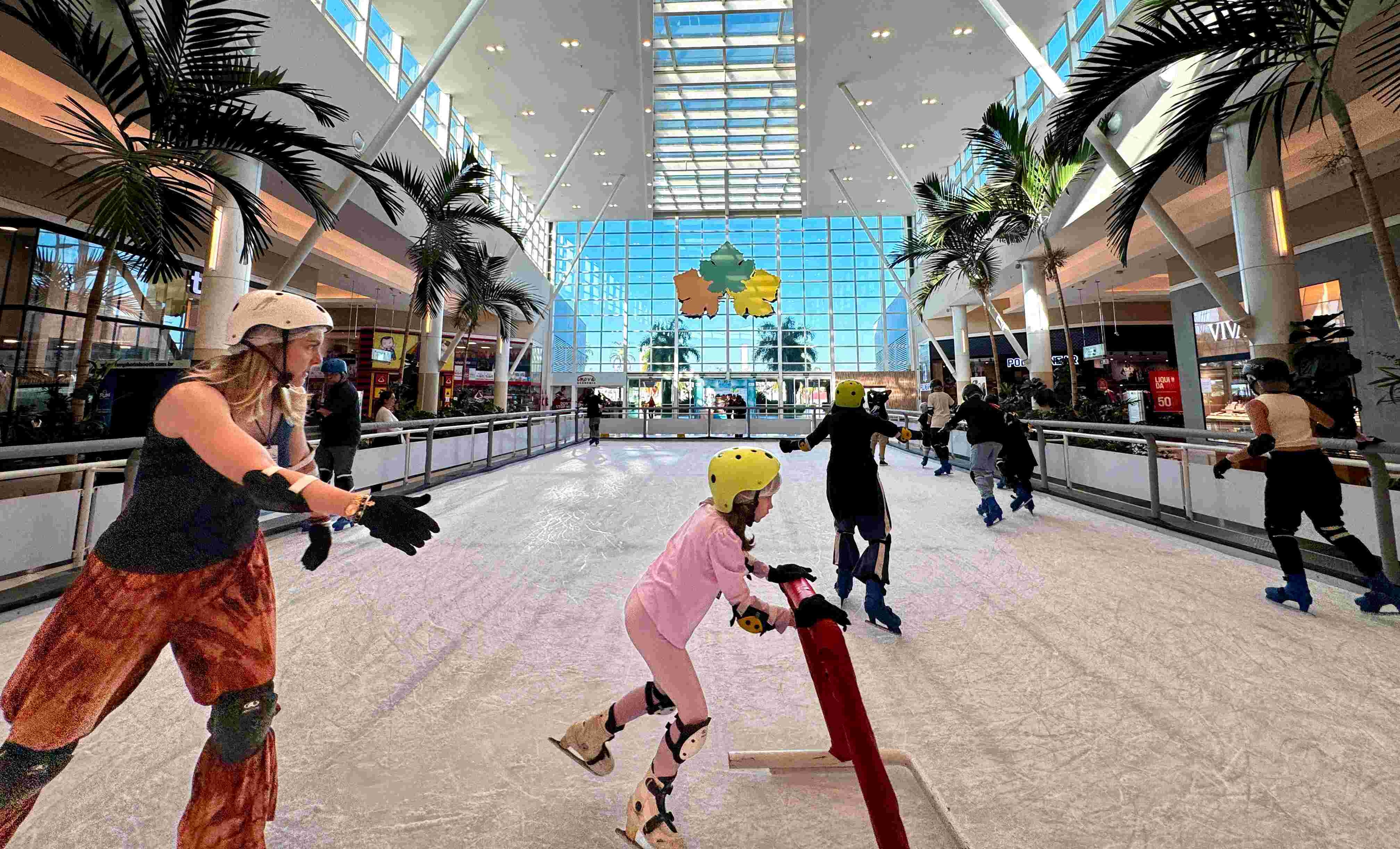 Pista de Patinacao no Gelo Polo Shopping Indaiatuba 2025