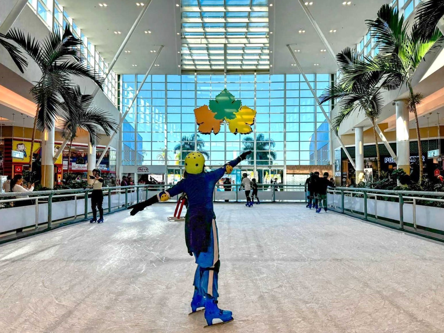 Pista de Patinacao no Gelo Polo Shopping Indaiatuba 2025